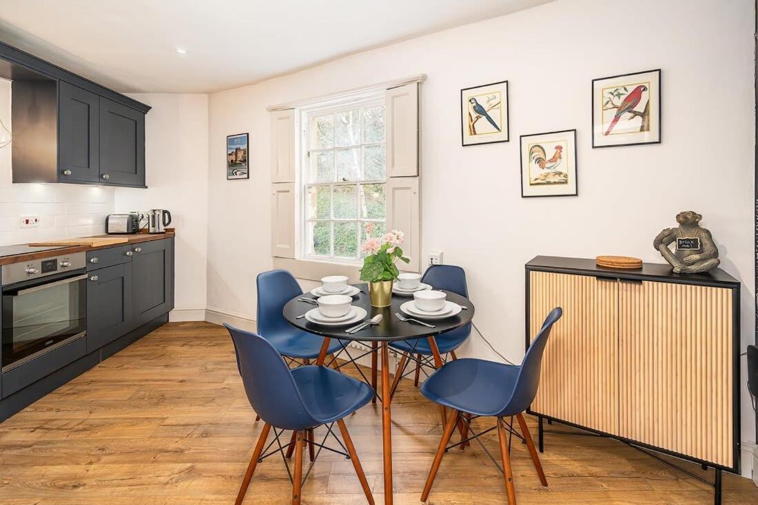 Beautiful 2 Bed Flat Apartment *