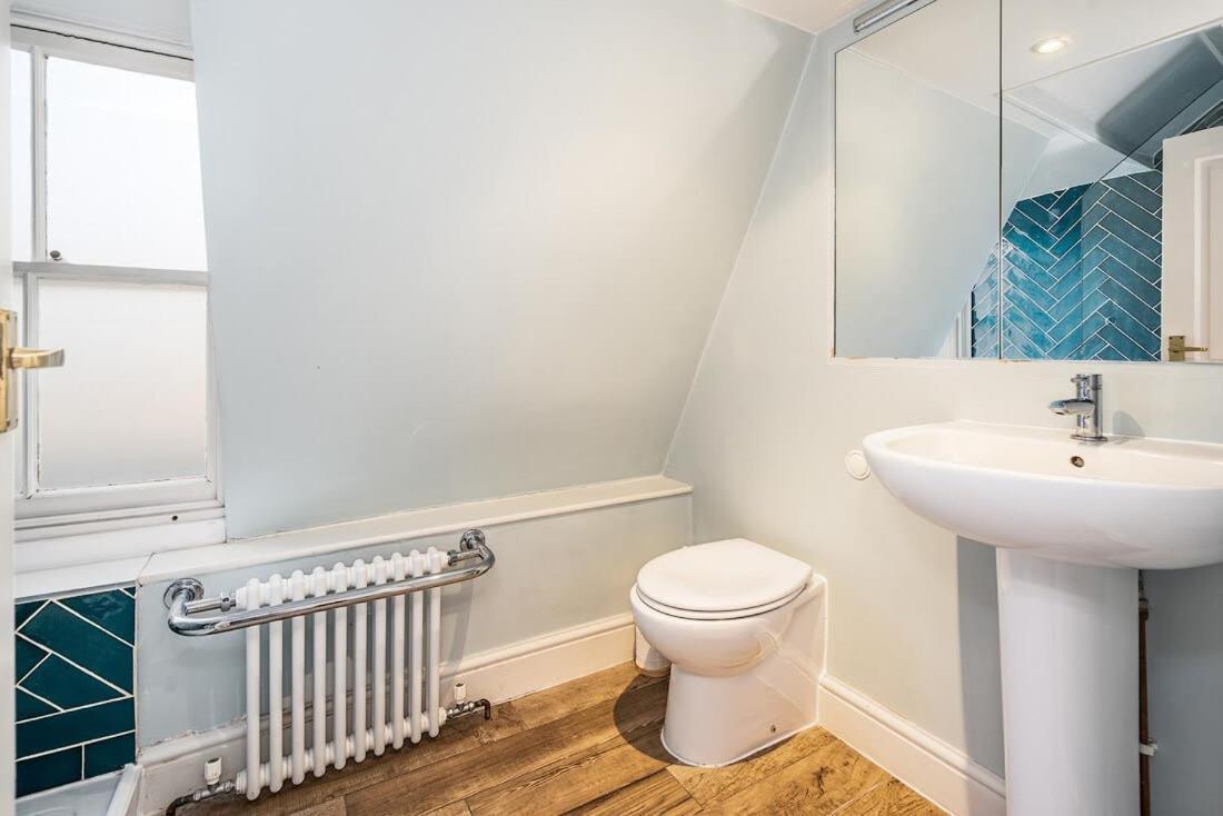 Beautiful 2 Bed Flat Apartment Bath