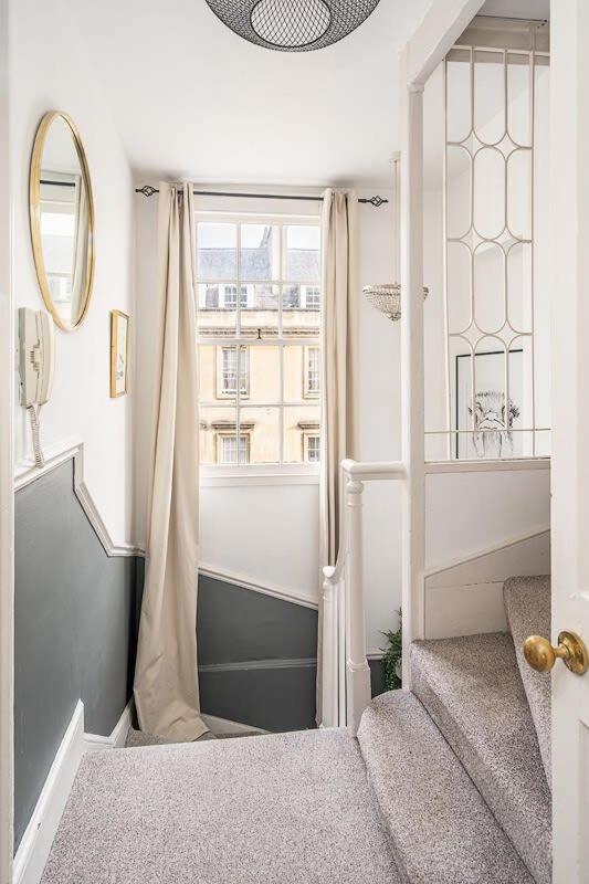 Beautiful 2 Bed Flat * Bath