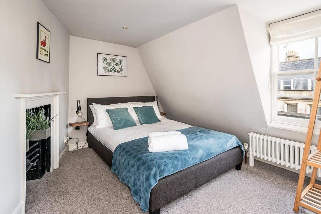 Beautiful 2 Bed Flat Apartment Bath
