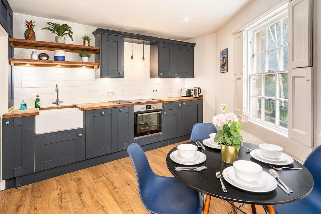 Beautiful 2 Bed Flat Apartment Bath