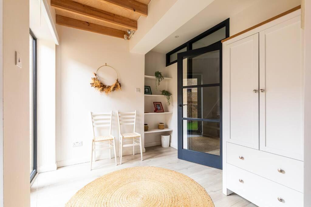 Premium House W Parking - Walk Everywhere *