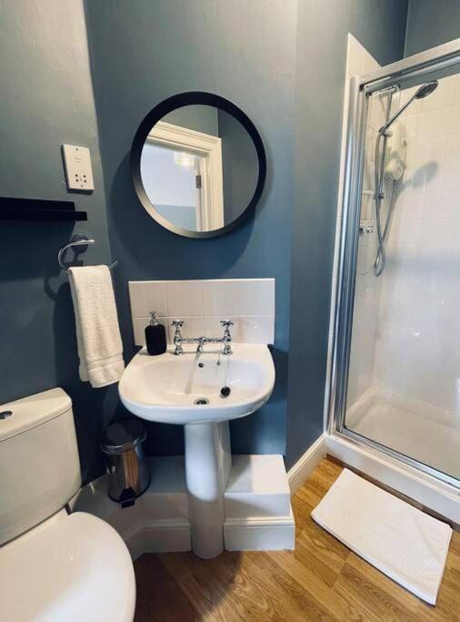 Apartment Flat With Parking Permit