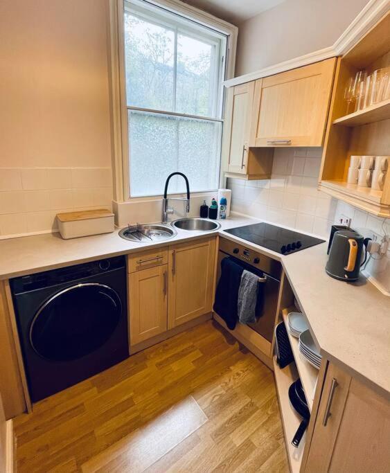 Flat With Parking Permit Apartment
