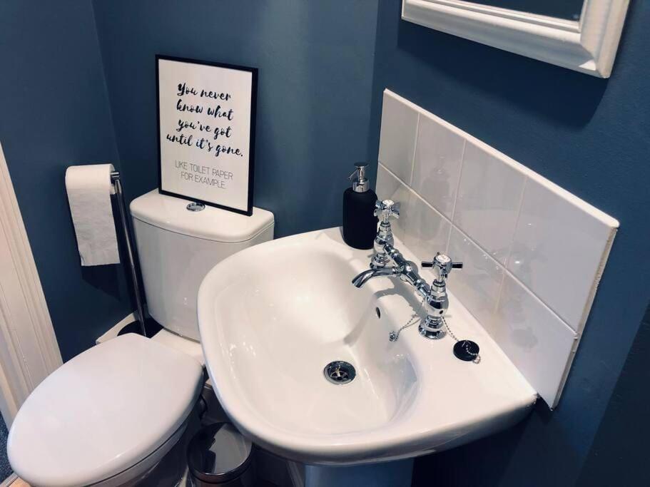 Flat With Parking Permit Apartment