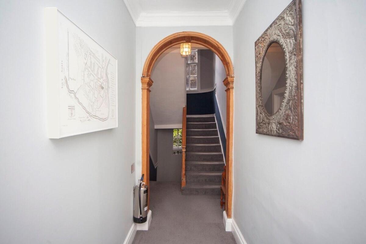 The Georgian Townhouse @ Pierrepont Place Apartment