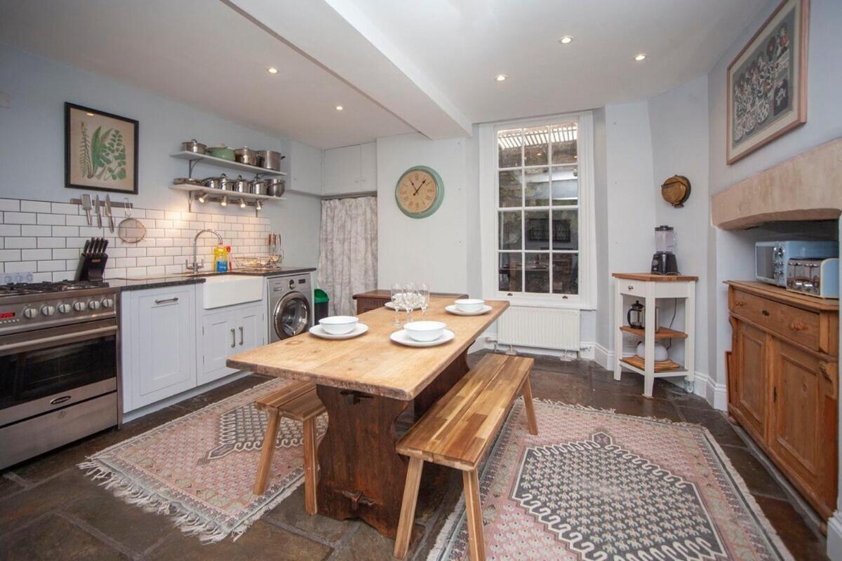 The Georgian Townhouse @ Pierrepont Place Apartment