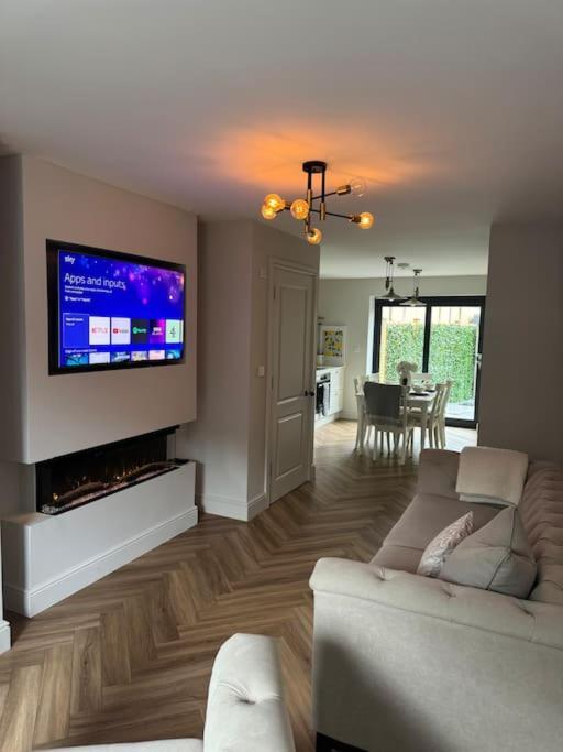 Villa Stylish Modern Townhouse With Private Parking Bath