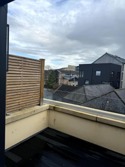 Stylish Modern Townhouse With Private Parking *