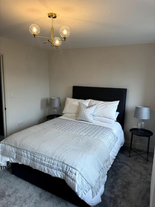 Stylish Modern Townhouse With Private Parking * Bath
