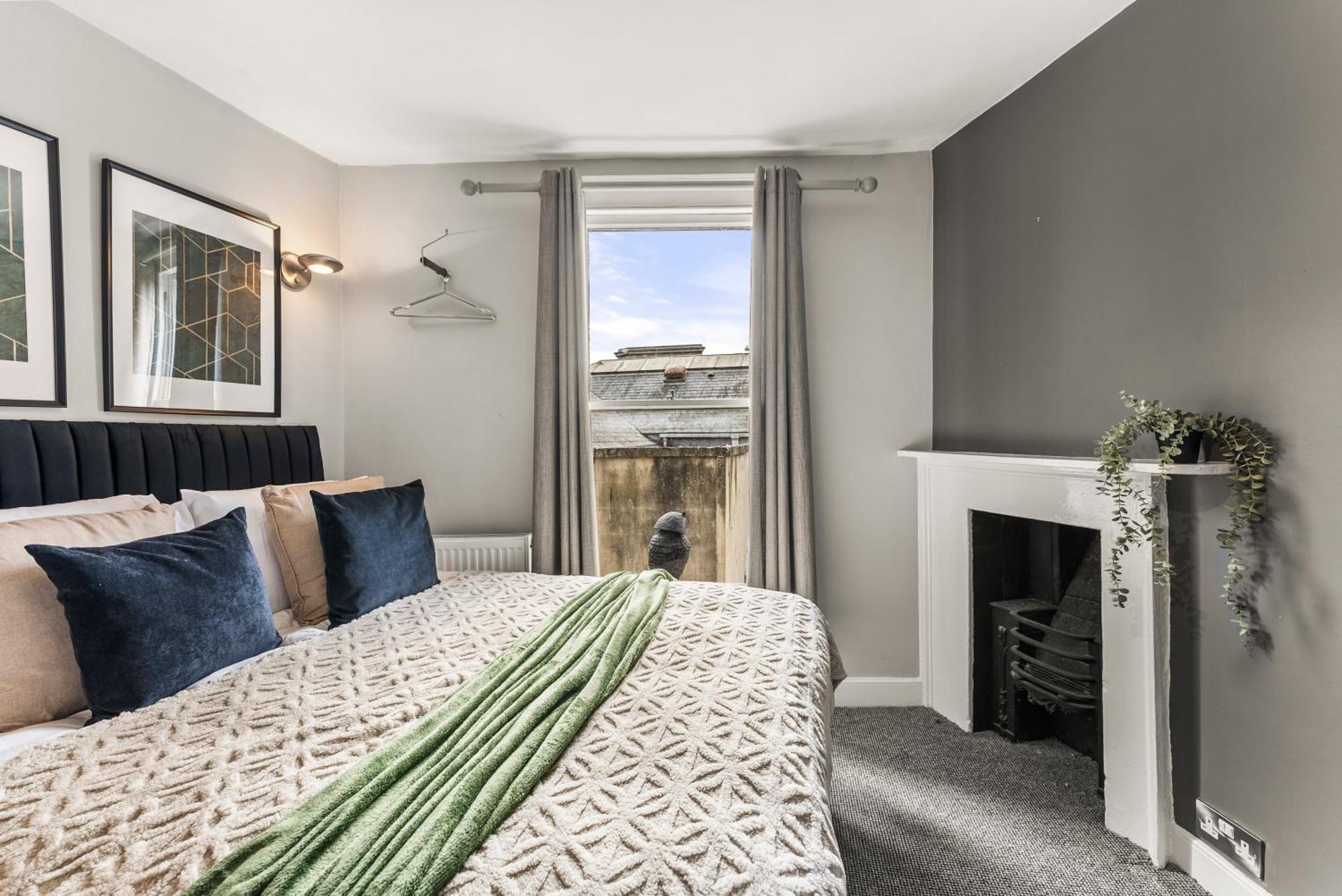 Modern In The Heart Of * Bath