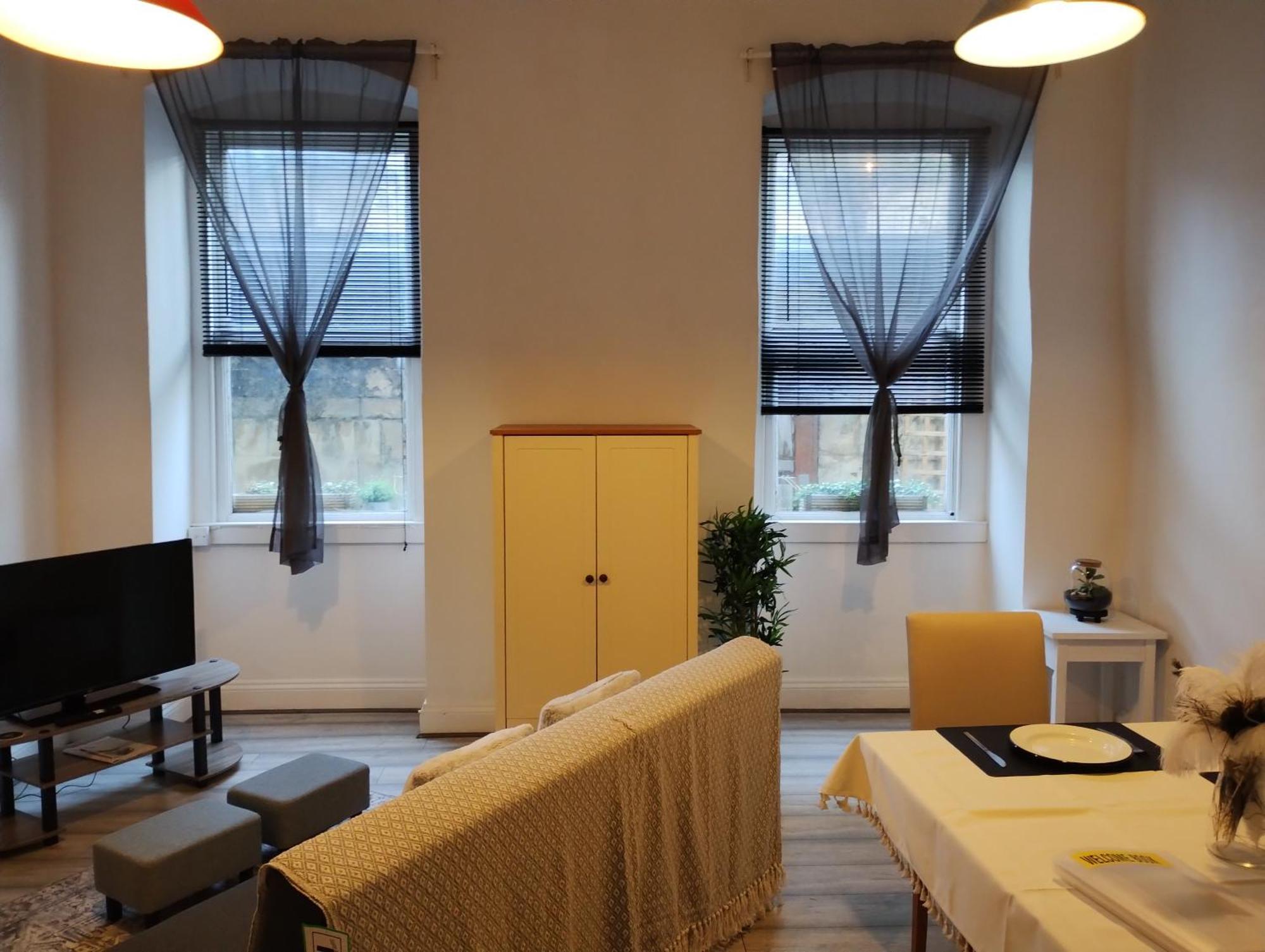 North Parade House Lower Level Apartment *
