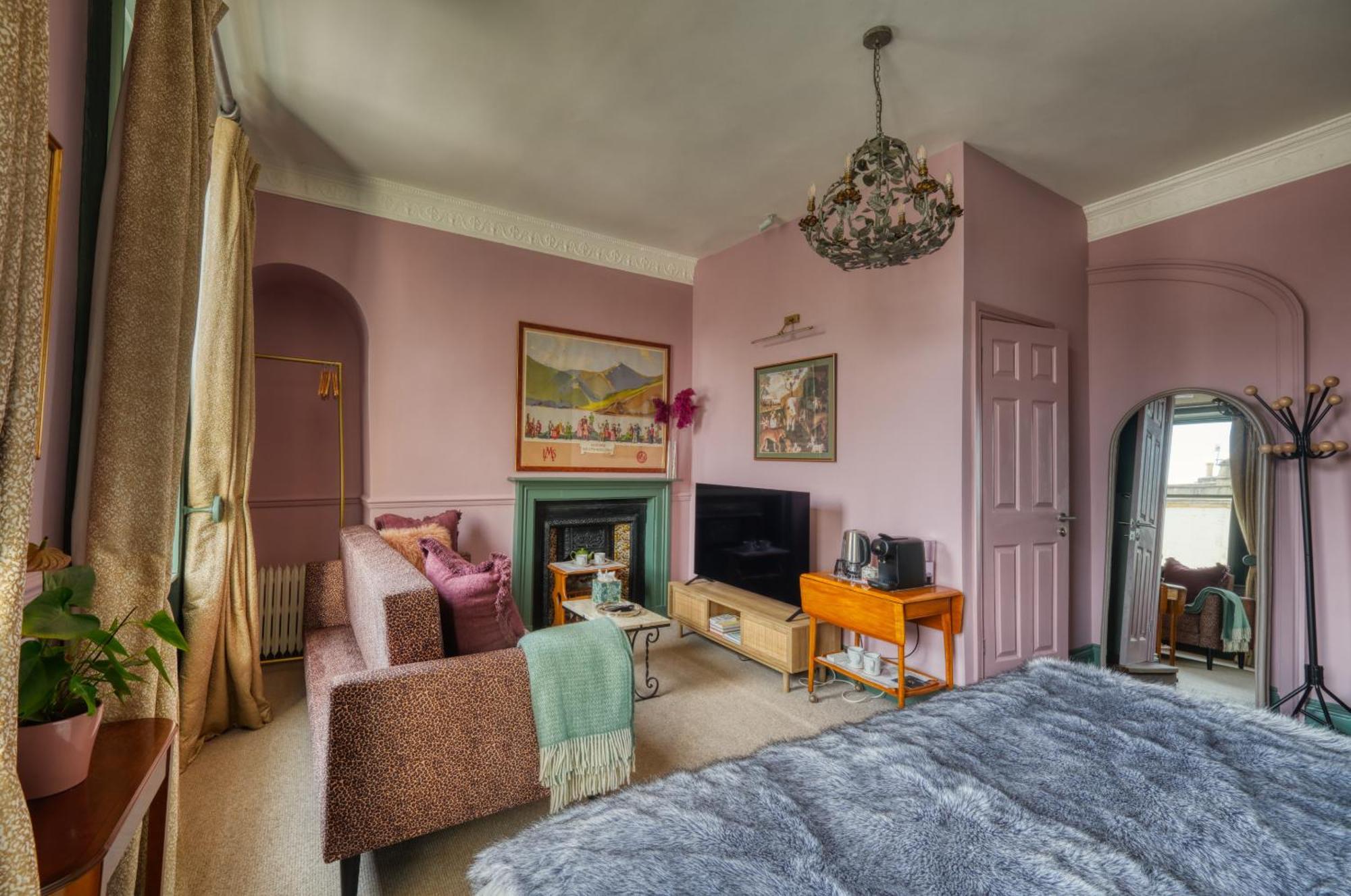 Hill House Guest house 4*