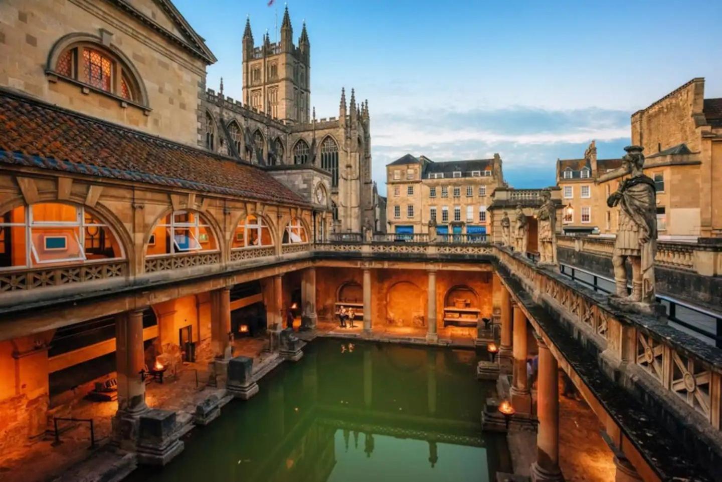 Pass The Keys Stylish 2-bed In The Heart Of Bath. *