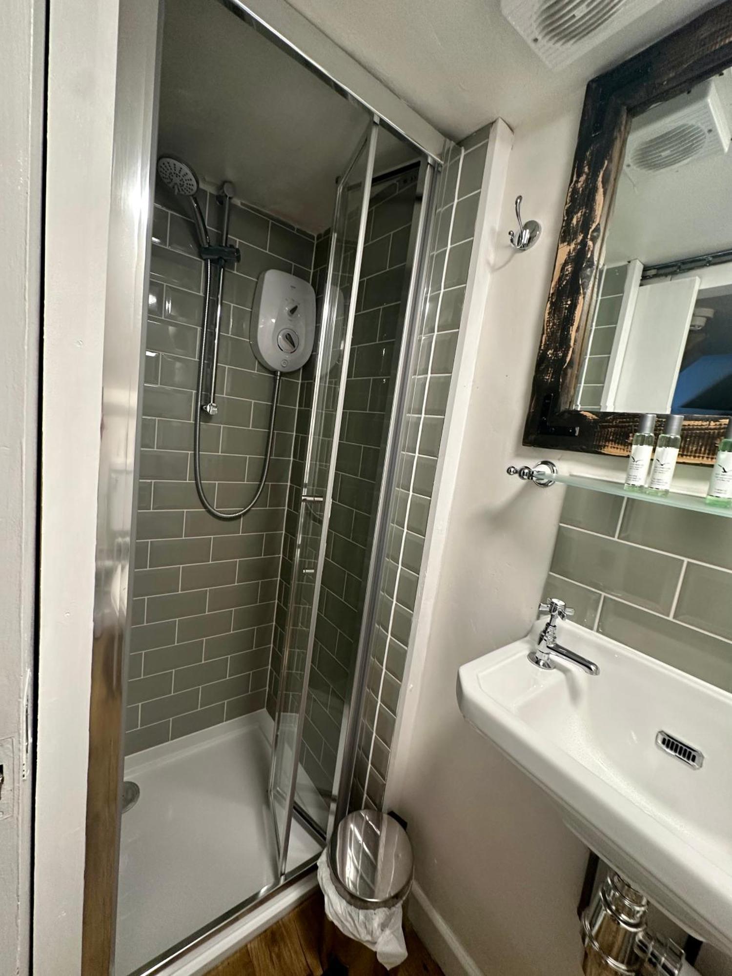 The Snug - Cosy In Grade Ii Listed Building Apartment