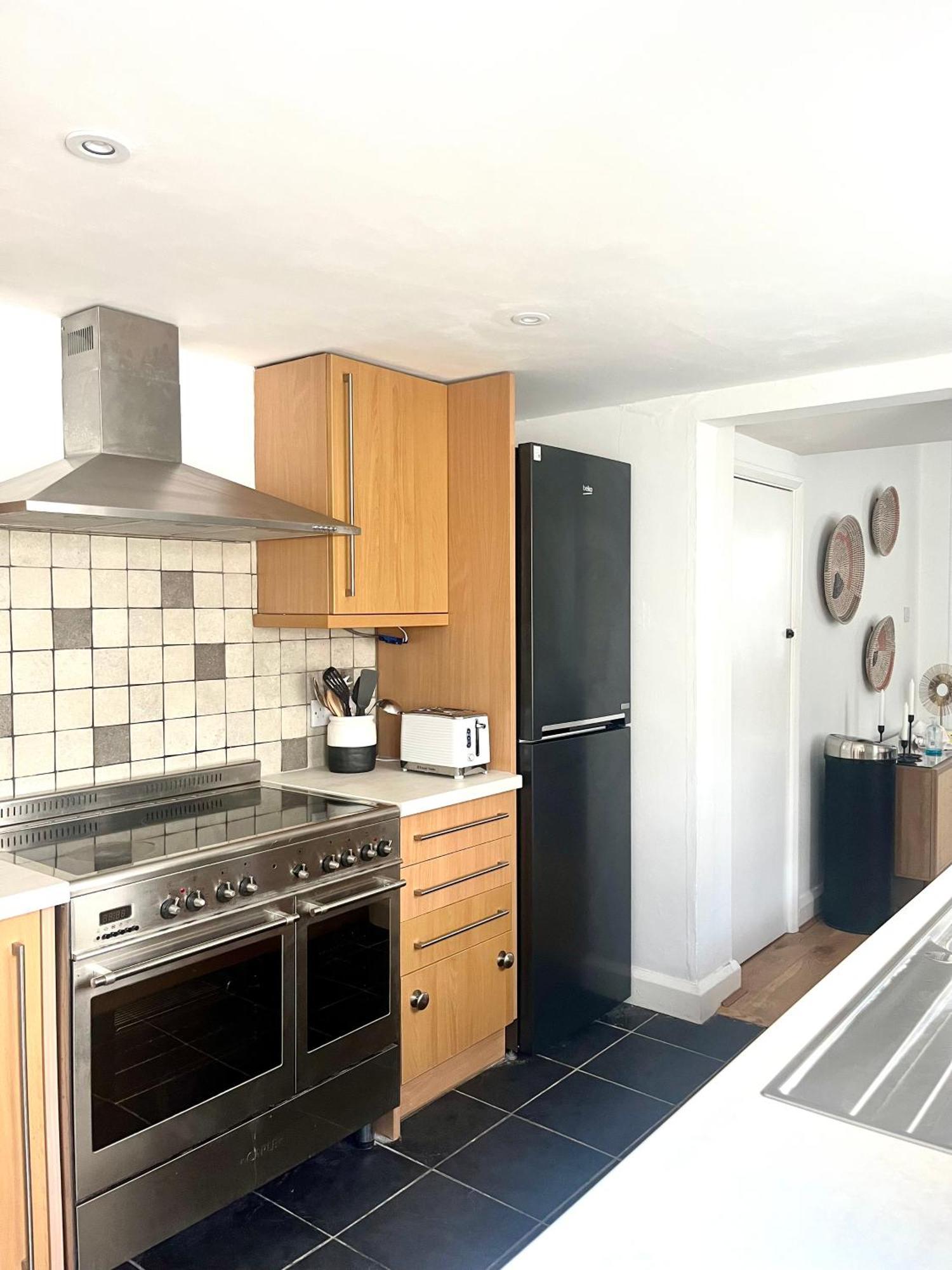 Spacious And Stylish Holiday home Bath