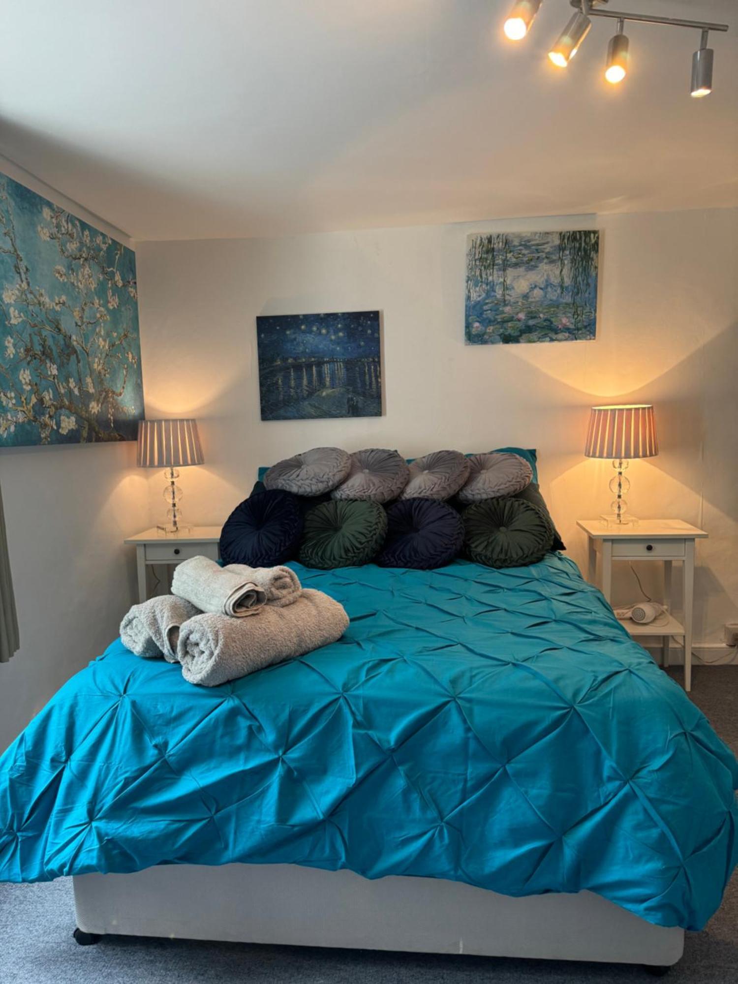 Beautiful Townhouse Next To Royal Victoria Park And Botanical Gardens Within Easy Walking Distance To Centre Holiday home *