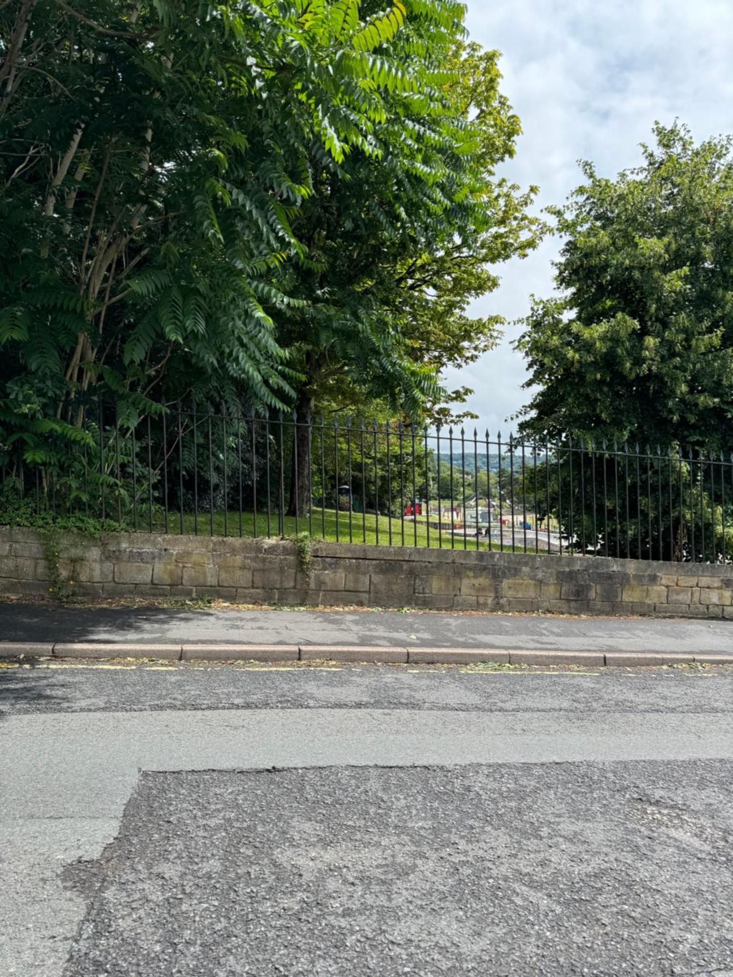 Beautiful Townhouse Next To Royal Victoria Park And Botanical Gardens Within Easy Walking Distance To Centre *