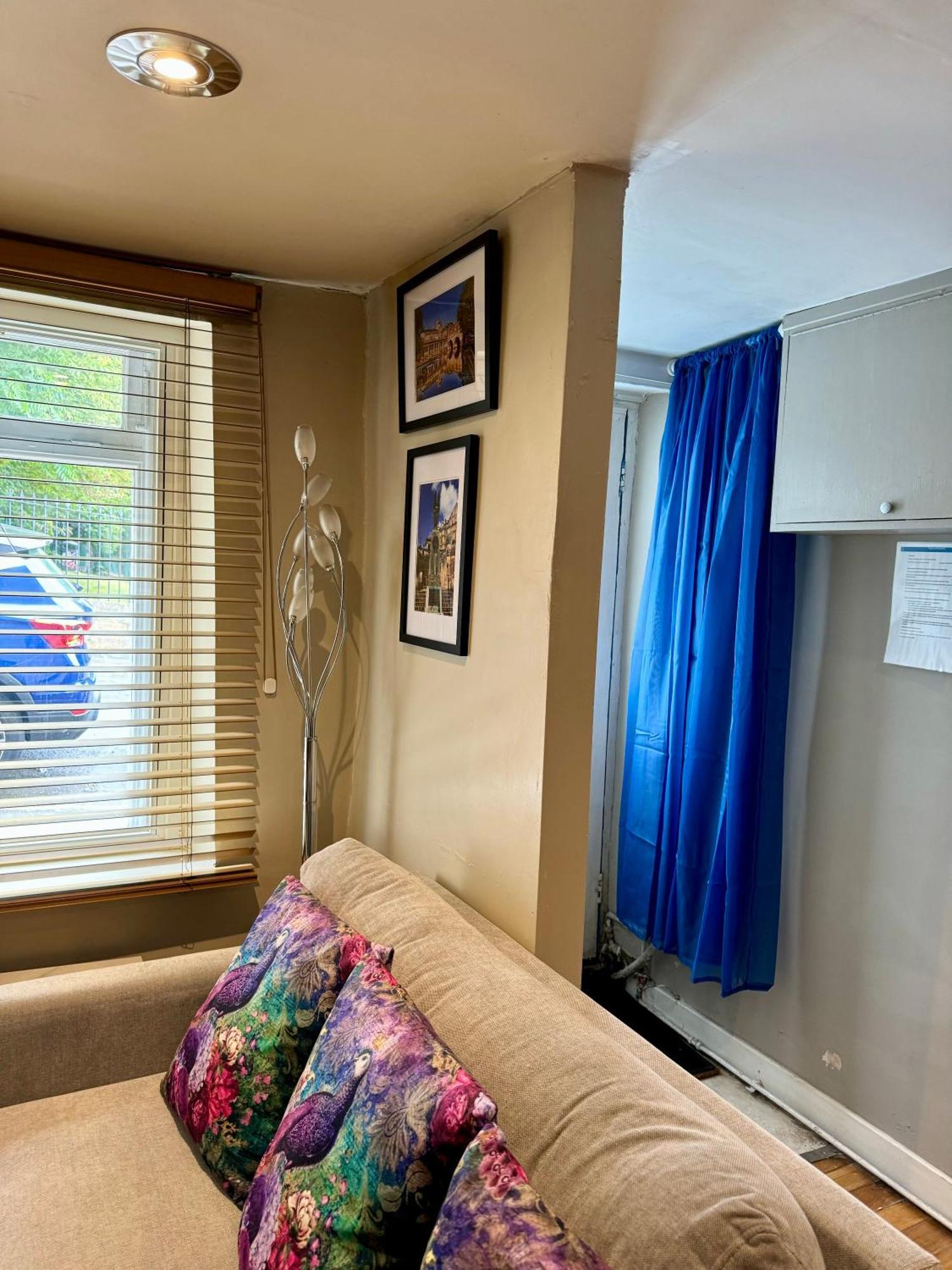 Beautiful Townhouse Next To Royal Victoria Park And Botanical Gardens Within Easy Walking Distance To Centre Holiday home *