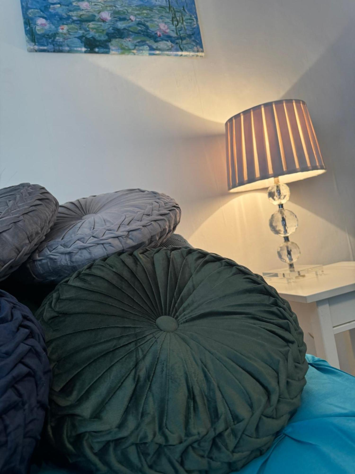 Beautiful Townhouse Next To Royal Victoria Park And Botanical Gardens Within Easy Walking Distance To Centre Holiday home *