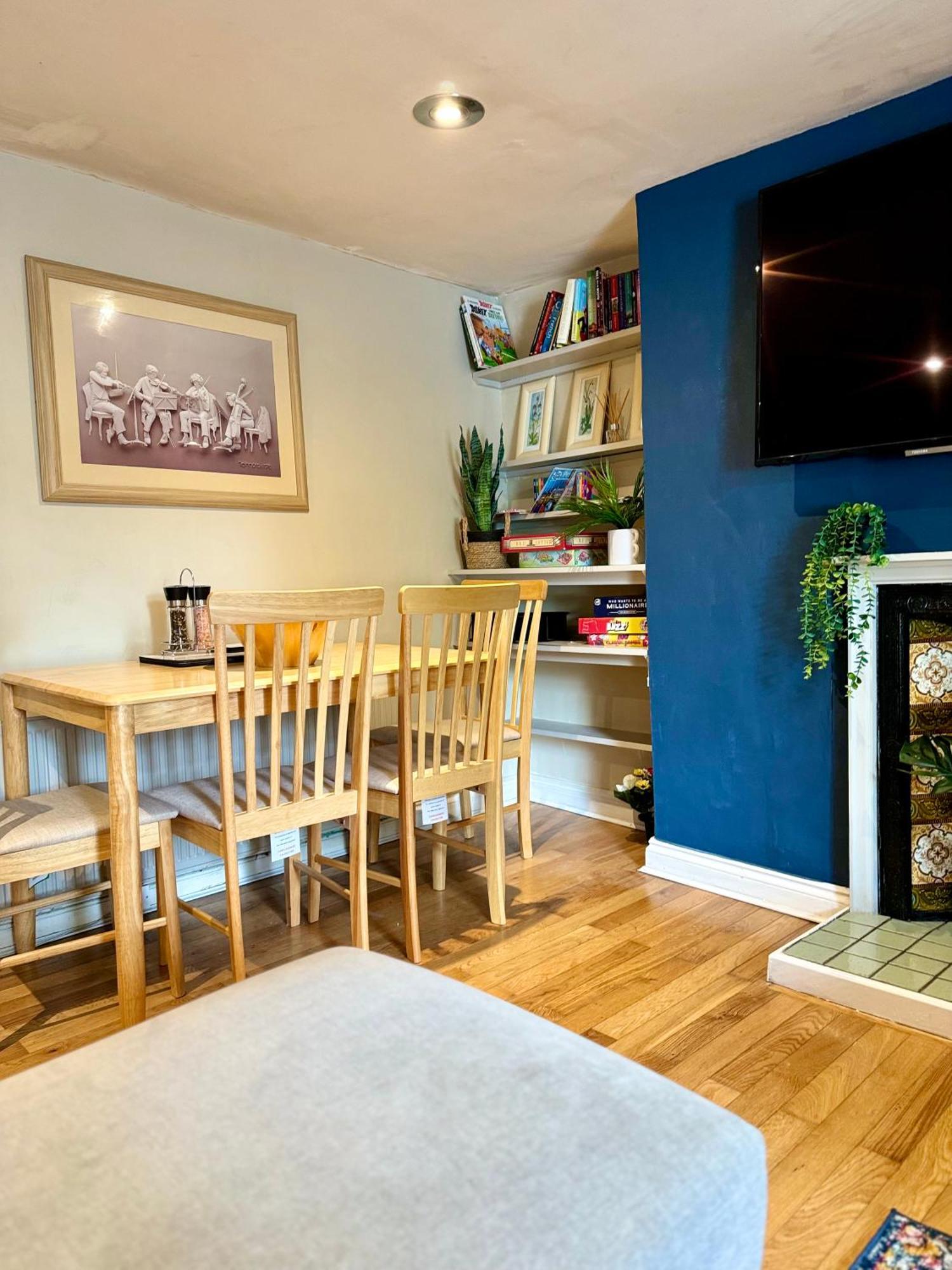 Holiday home Beautiful Townhouse Next To Royal Victoria Park And Botanical Gardens Within Easy Walking Distance To Centre *