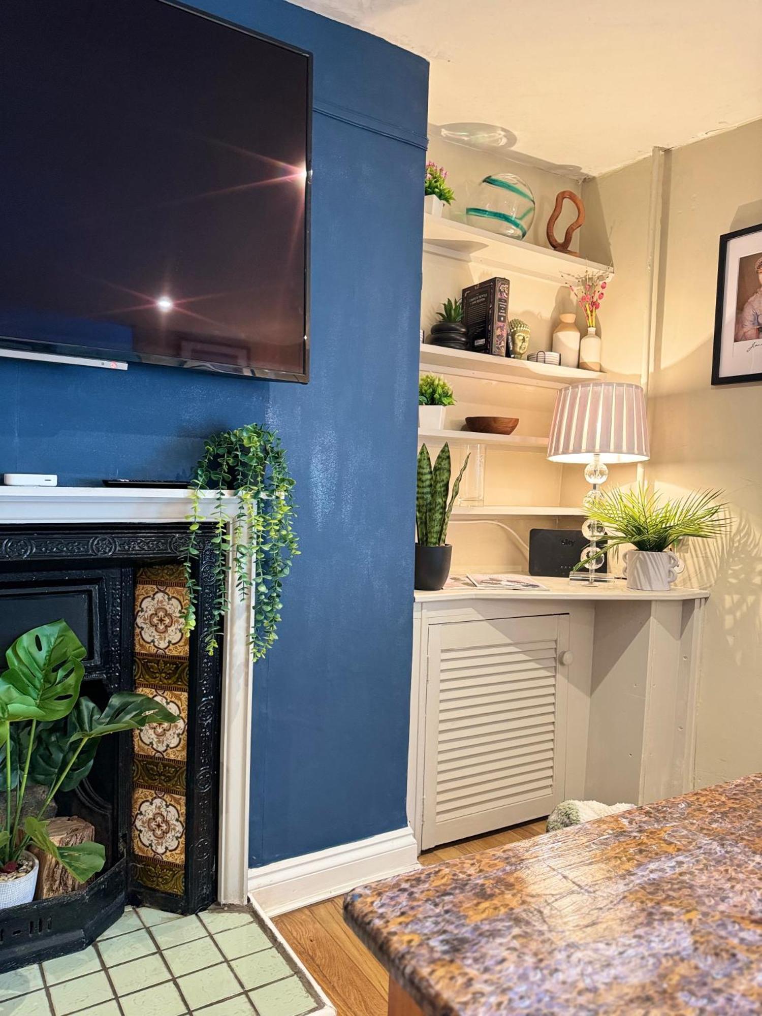 Beautiful Townhouse Next To Royal Victoria Park And Botanical Gardens Within Easy Walking Distance To Centre Holiday home Bath