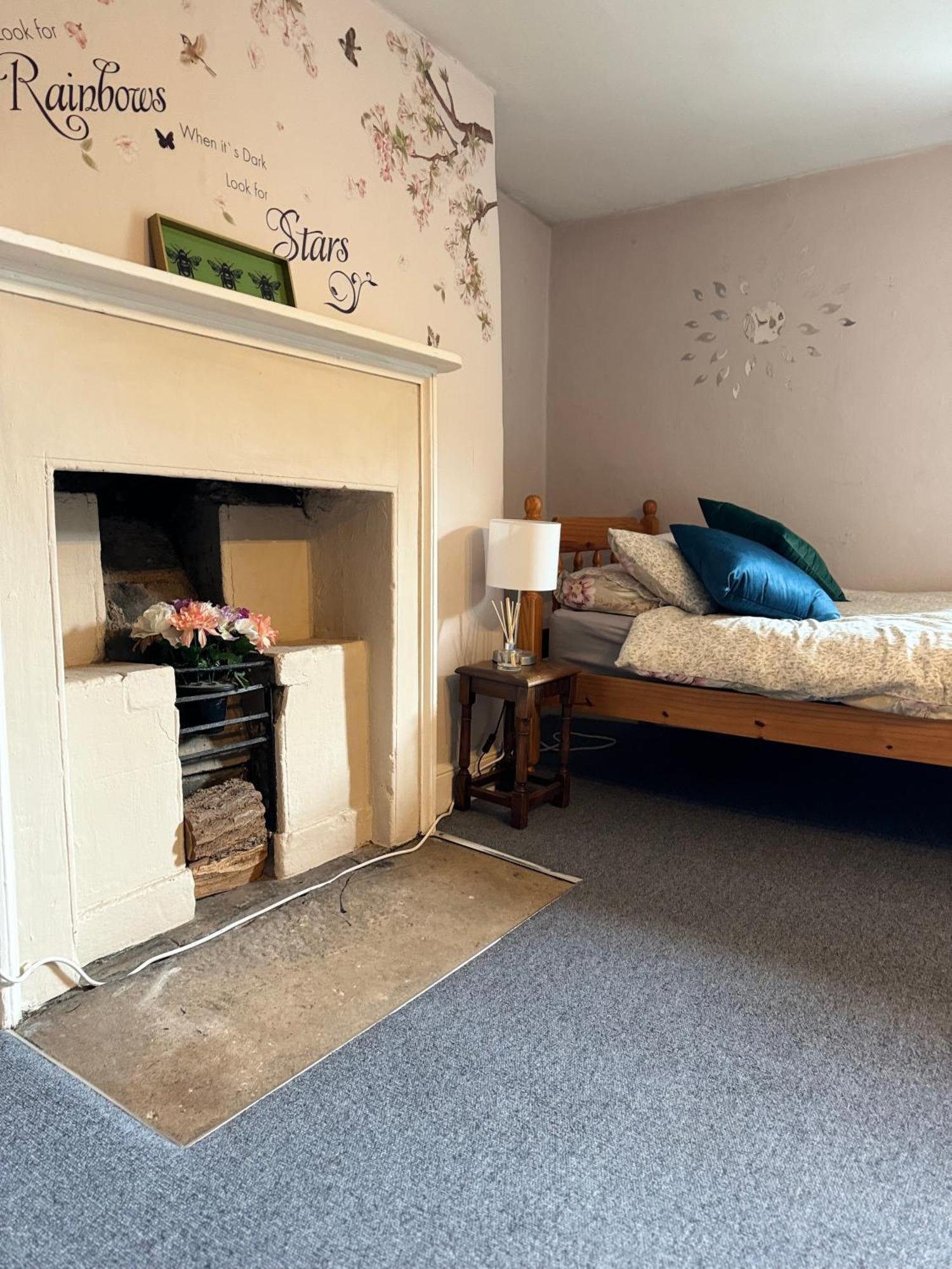 Beautiful Townhouse Next To Royal Victoria Park And Botanical Gardens Within Easy Walking Distance To Centre