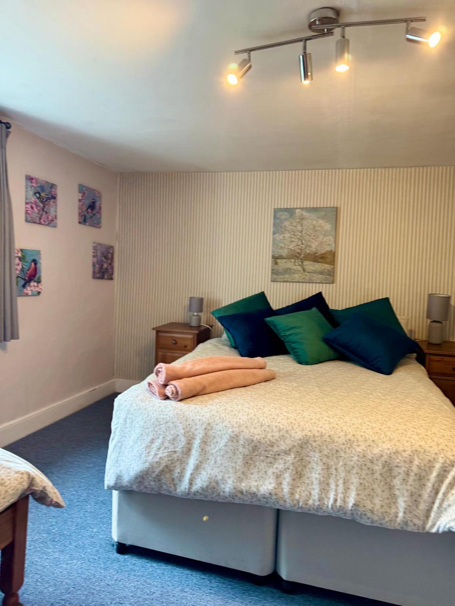 Holiday home Beautiful Townhouse Next To Royal Victoria Park And Botanical Gardens Within Easy Walking Distance To Centre