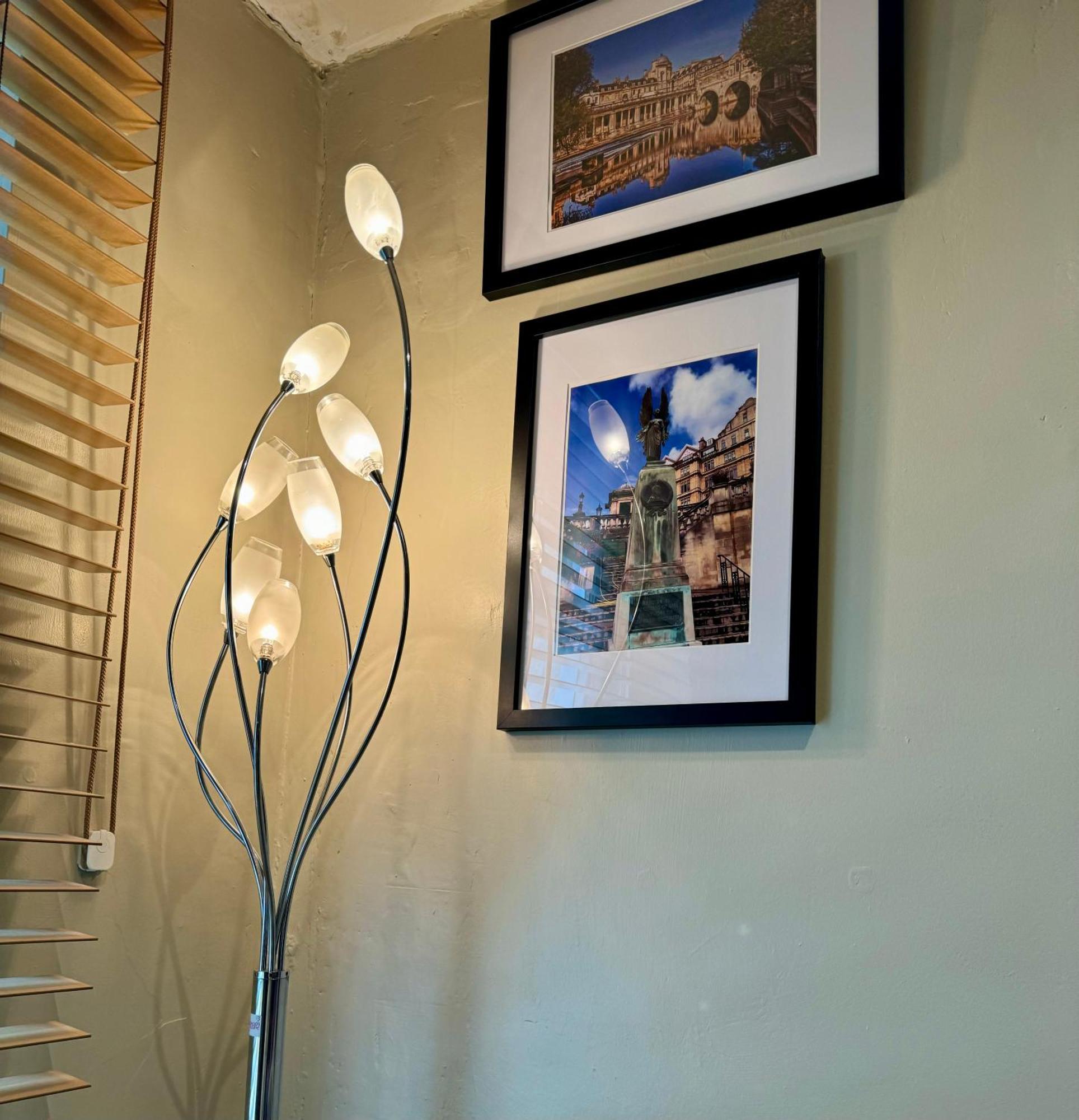 Beautiful Townhouse Next To Royal Victoria Park And Botanical Gardens Within Easy Walking Distance To Centre