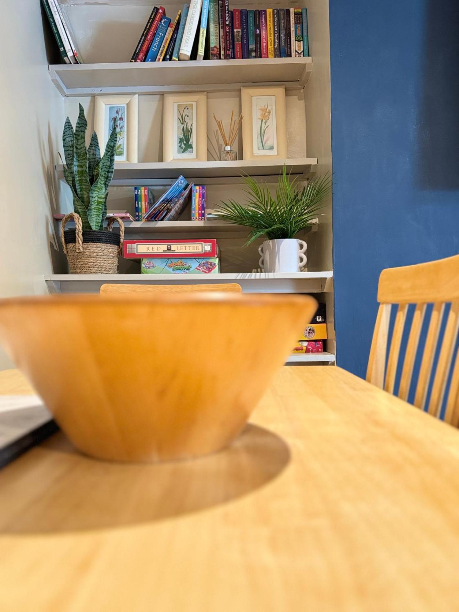 Beautiful Townhouse Next To Royal Victoria Park And Botanical Gardens Within Easy Walking Distance To Centre *
