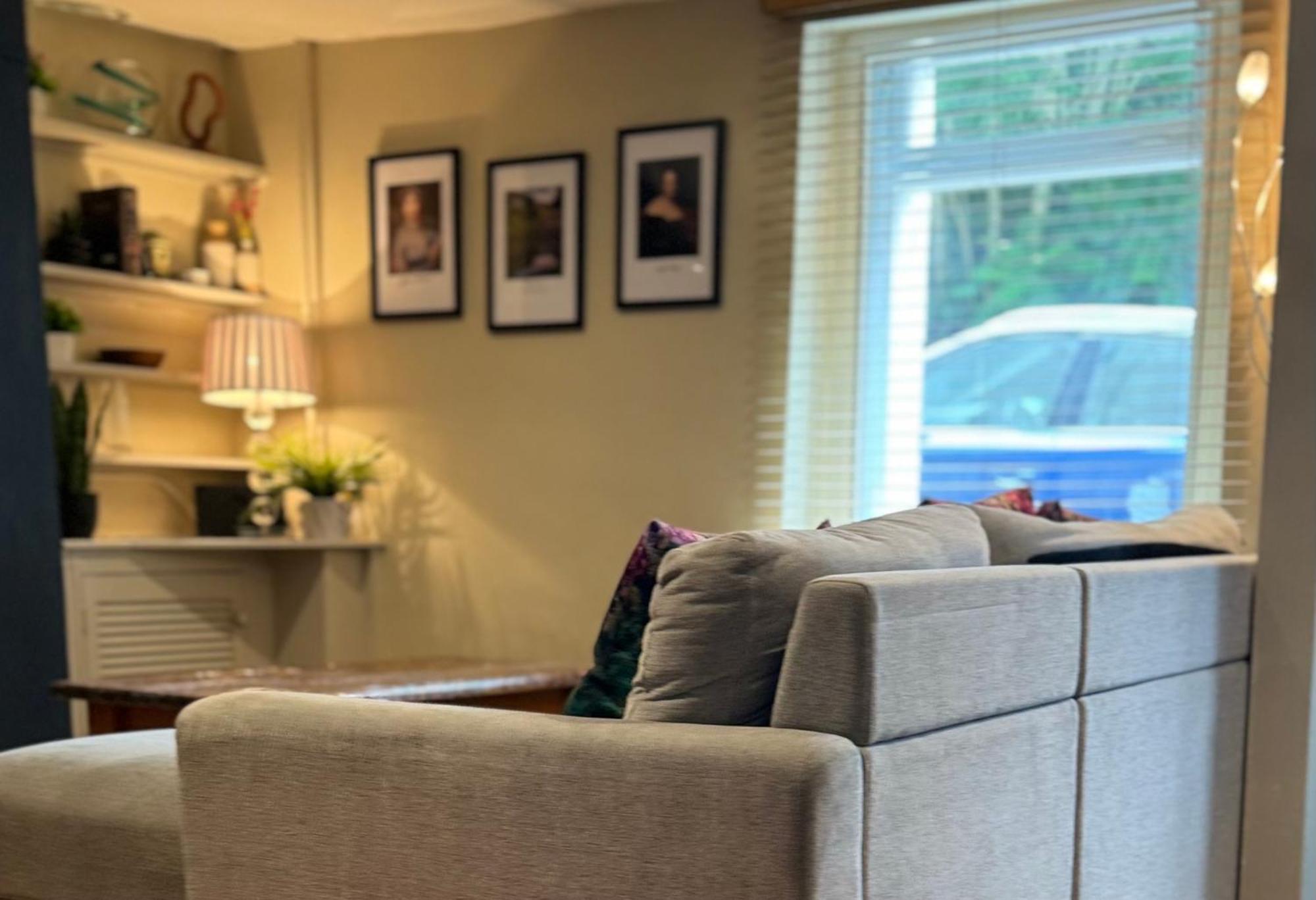 Beautiful Townhouse Next To Royal Victoria Park And Botanical Gardens Within Easy Walking Distance To Centre Holiday home Bath