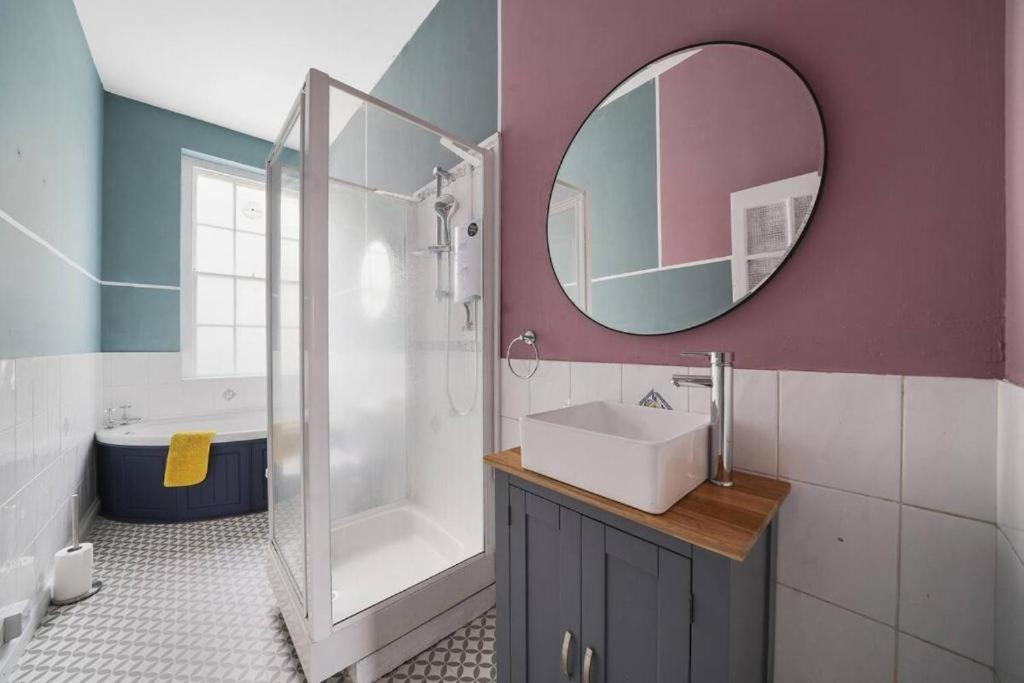 The Exquisite Gem Of Central Bath - Sleeps 8 Apartment