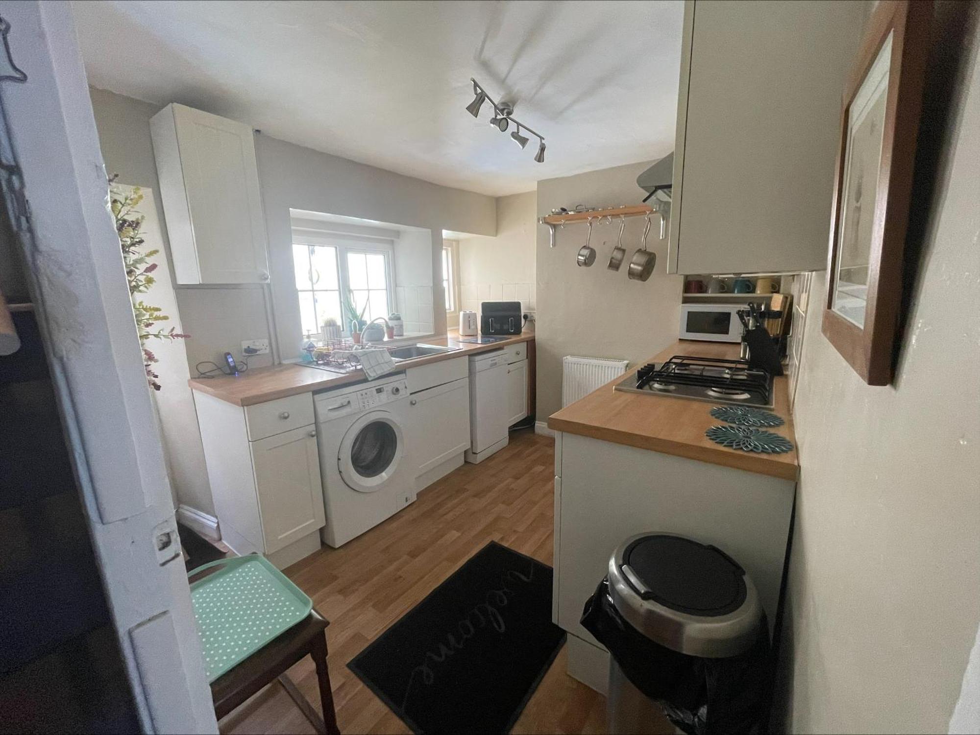 Beautiful Townhouse Next To Royal Victoria Park And Botanical Gardens Within Easy Walking Distance To Centre Holiday home