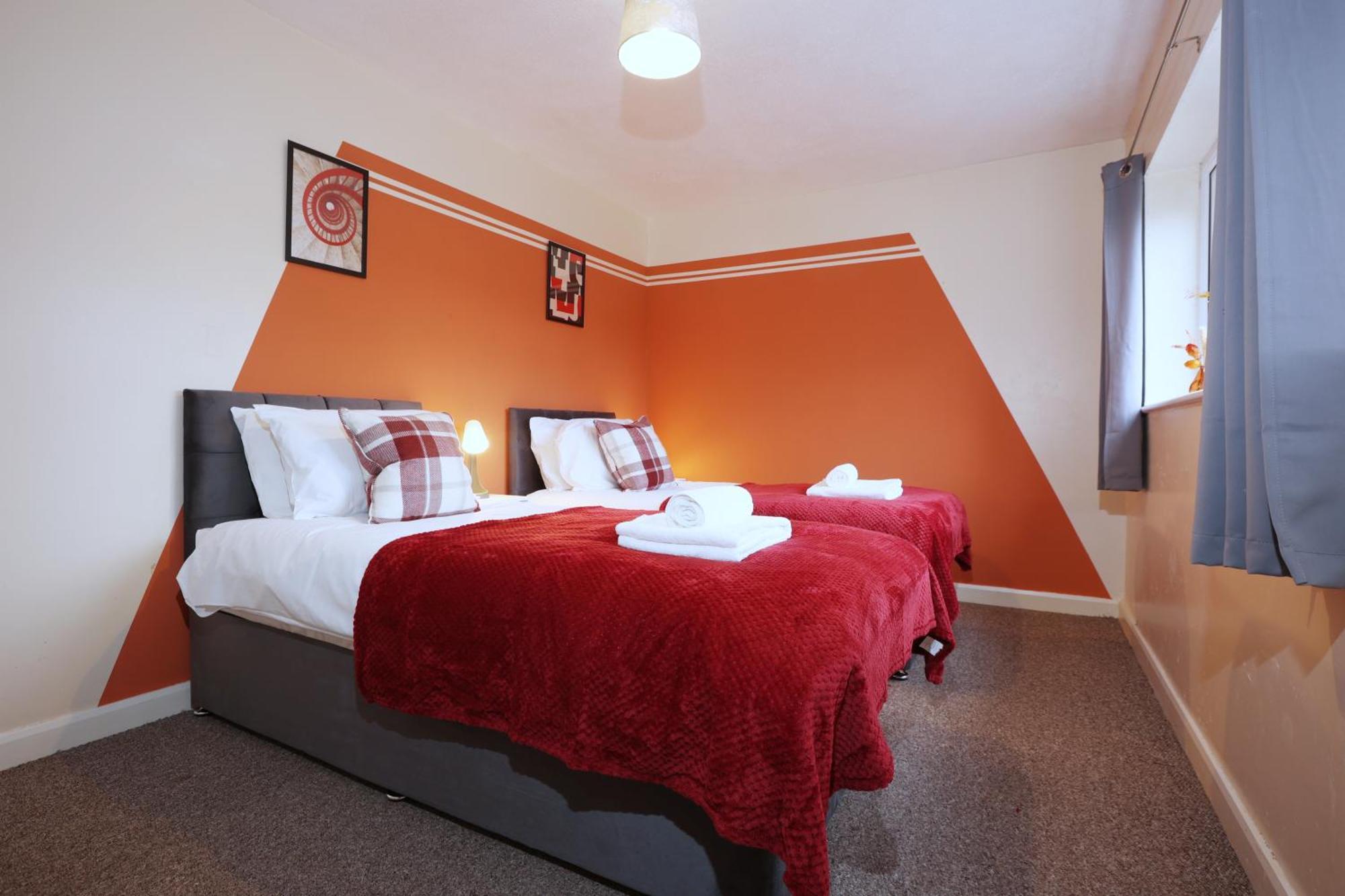 Blagdon Park By N And N Stays Ltd, Stylish Bath Home, Transport Links 10 Mins To City Centre, Free Parking, Perfect For Familes And Contractors Apartment Bath