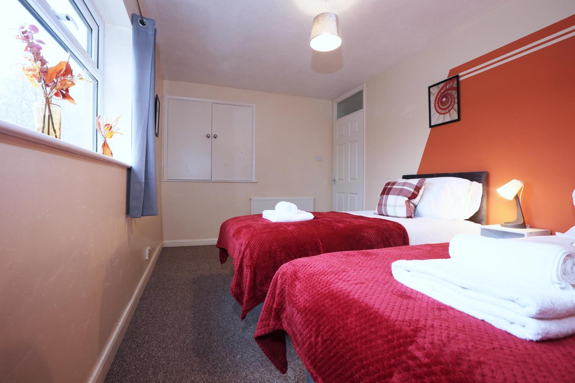 Blagdon Park By N And N Stays Ltd, Stylish Bath Home, Transport Links 10 Mins To City Centre, Free Parking, Perfect For Familes And Contractors Bath