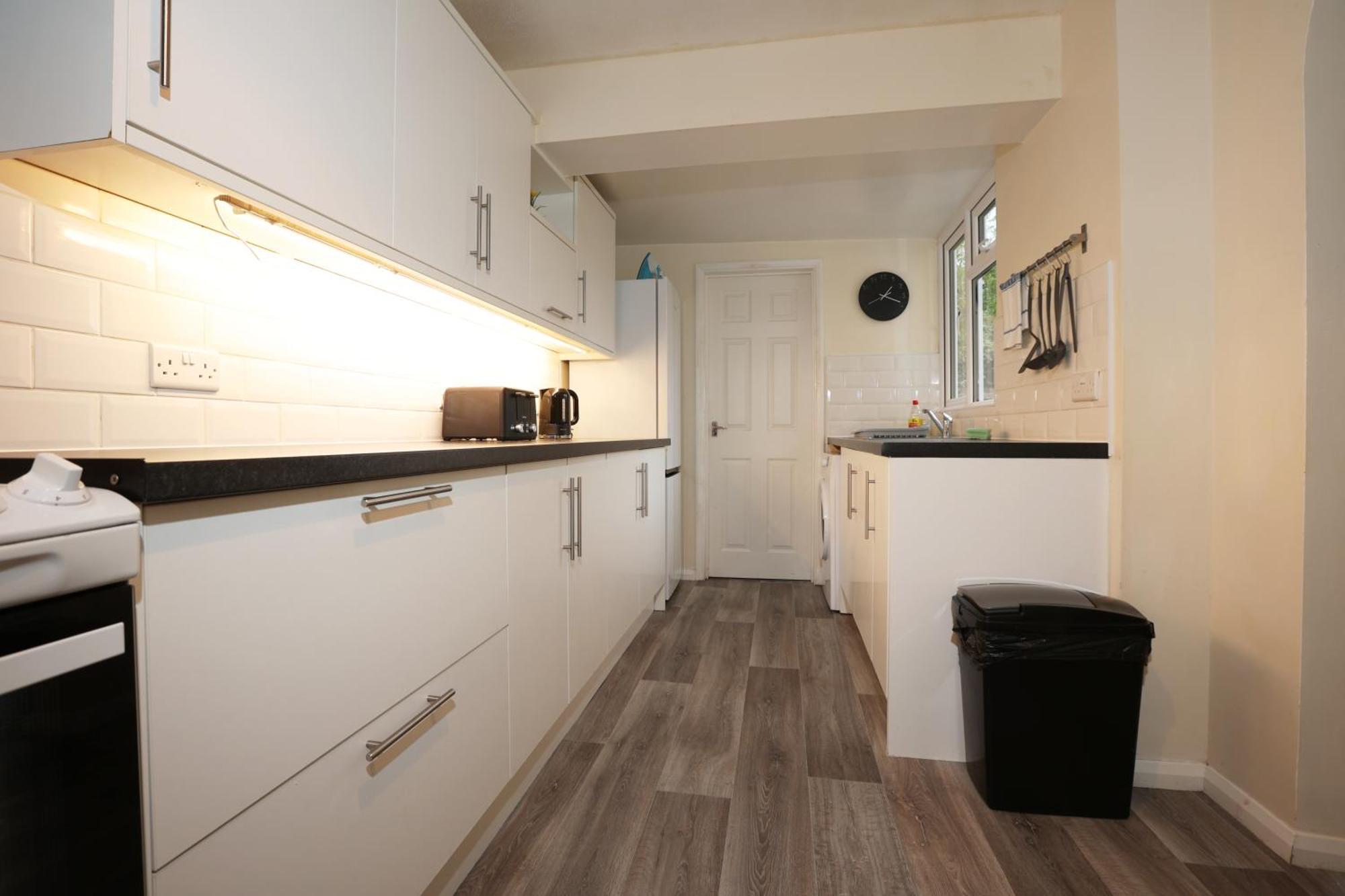 Blagdon Park By N And N Stays Ltd, Stylish Bath Home, Transport Links 10 Mins To City Centre, Free Parking, Perfect For Familes And Contractors Apartment