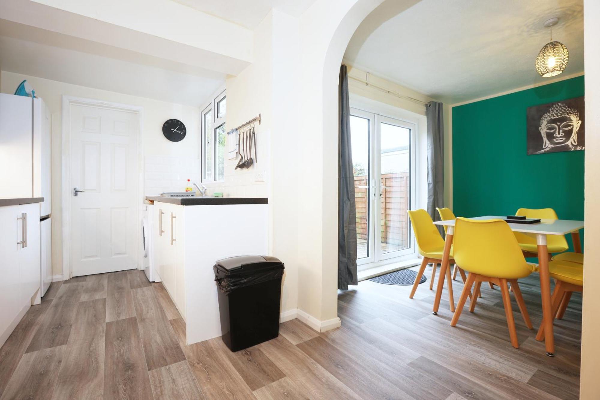 Apartment Blagdon Park By N And N Stays Ltd, Stylish Bath Home, Transport Links 10 Mins To City Centre, Free Parking, Perfect For Familes And Contractors *