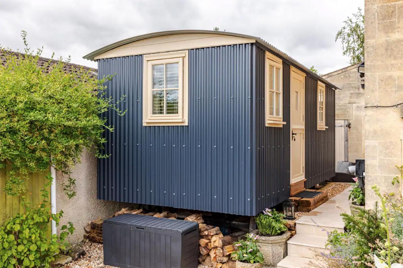 Shepherd's Hut, * Bath