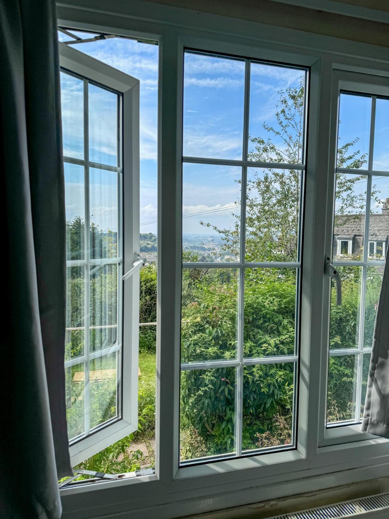 Lodge Spacious In Bath, Nature And City!