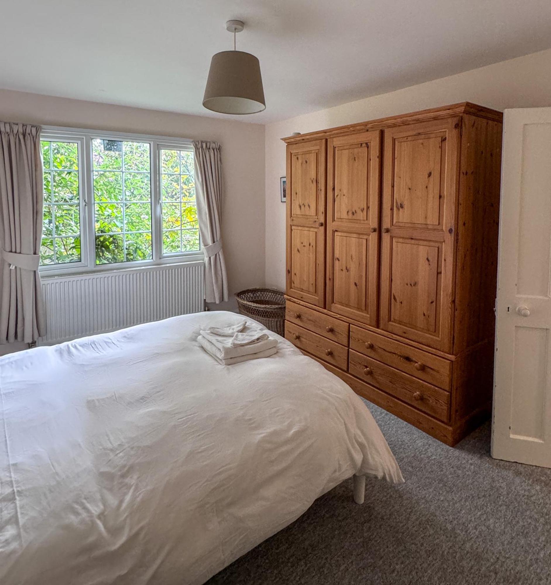 Spacious In Bath, Nature And City! *