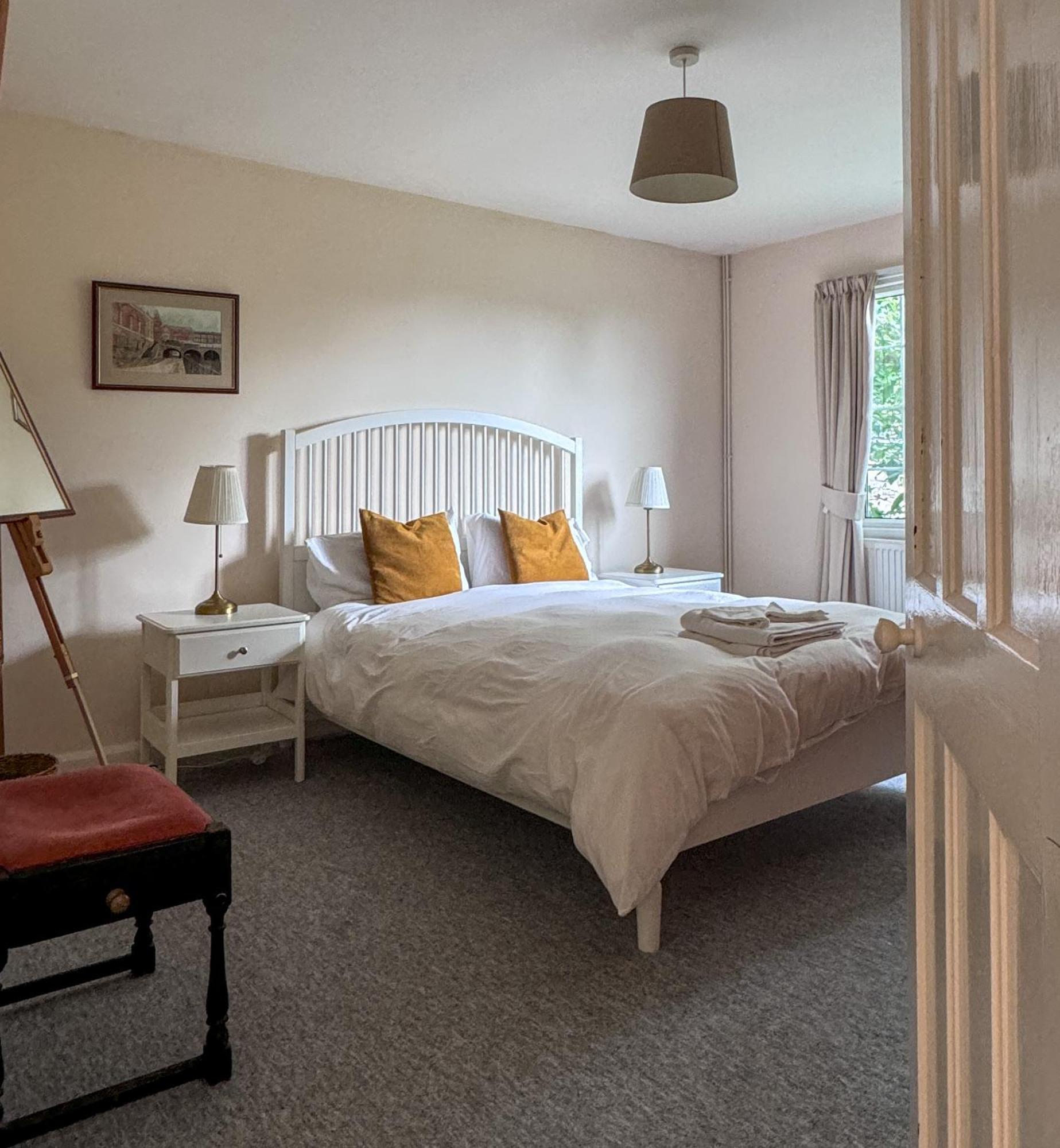 Spacious In Bath, Nature And City! Lodge
