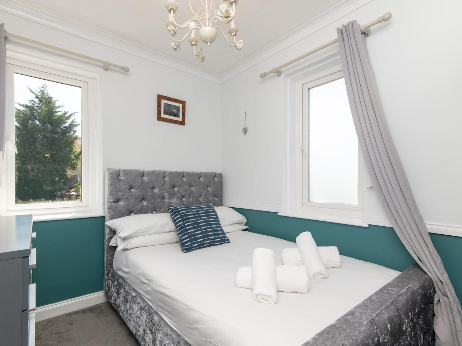 Pass The Keys Bright 3 Bed House In