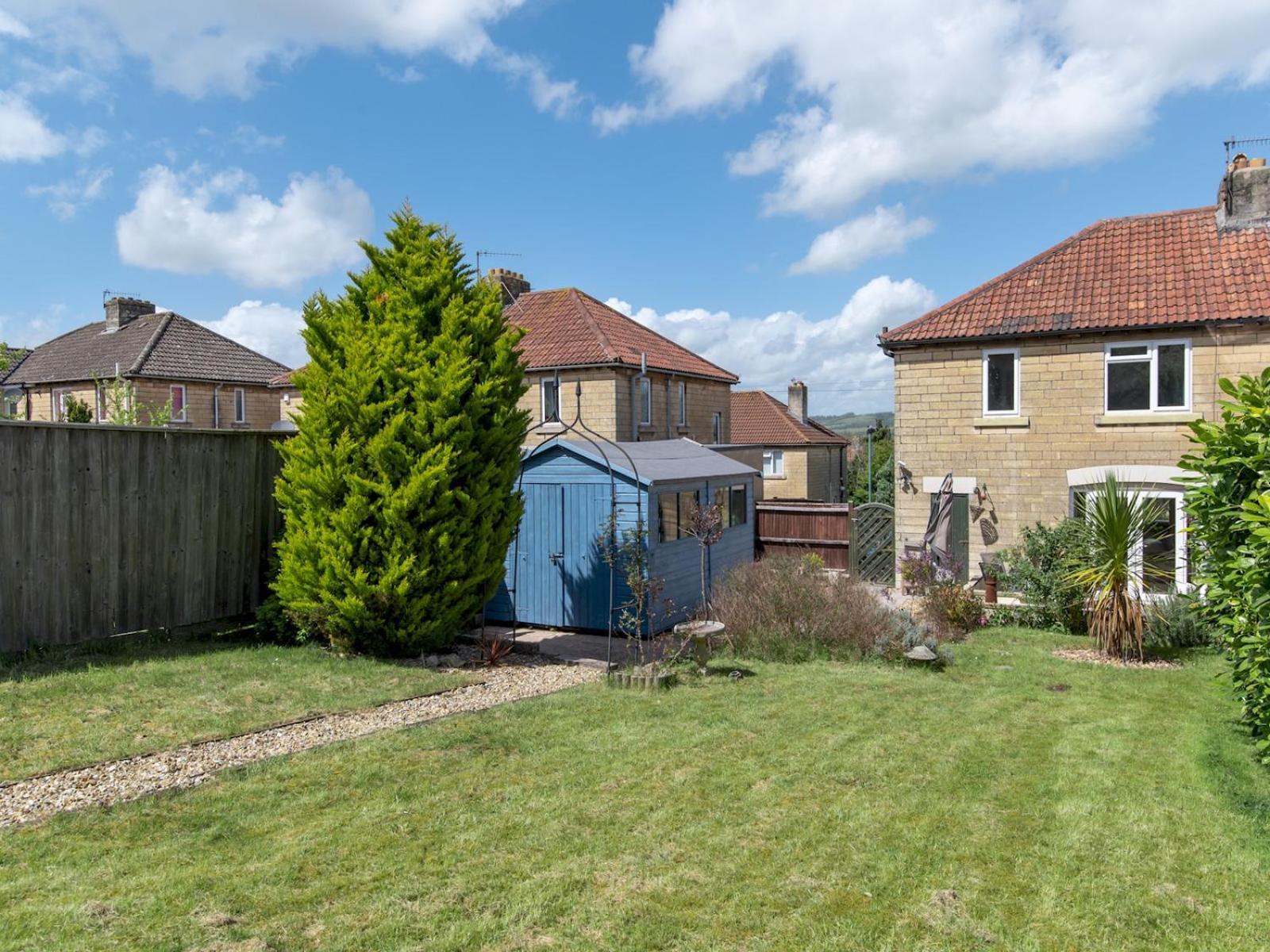 Pass The Keys Bright 3 Bed House In
