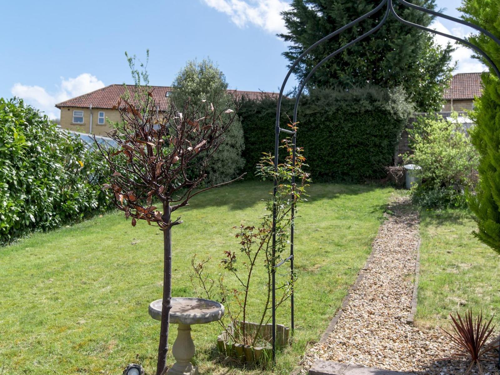Pass The Keys Bright 3 Bed House In *