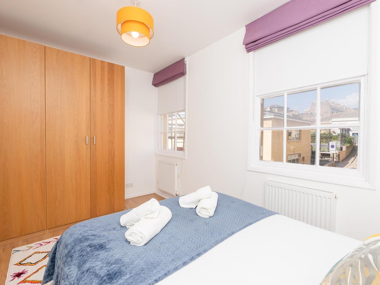 Pass The Keys Bright Modern One Bed - Centre *