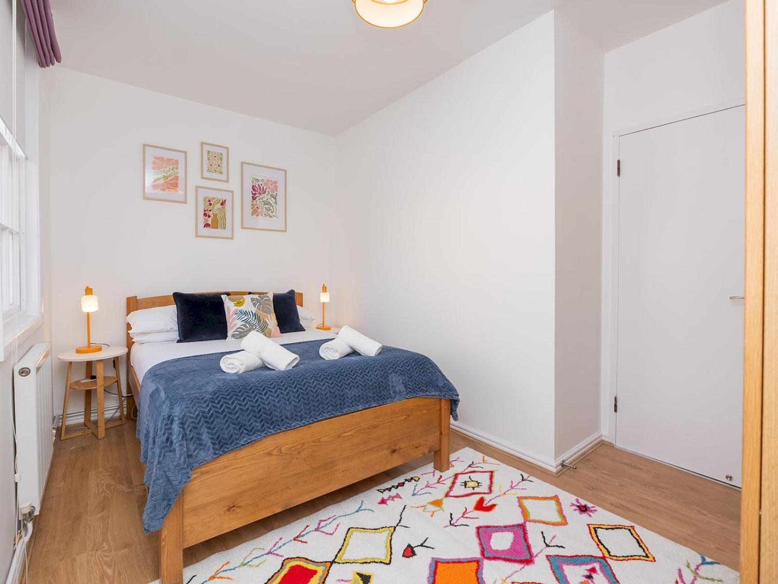 Pass The Keys Bright Modern One Bed - Centre *
