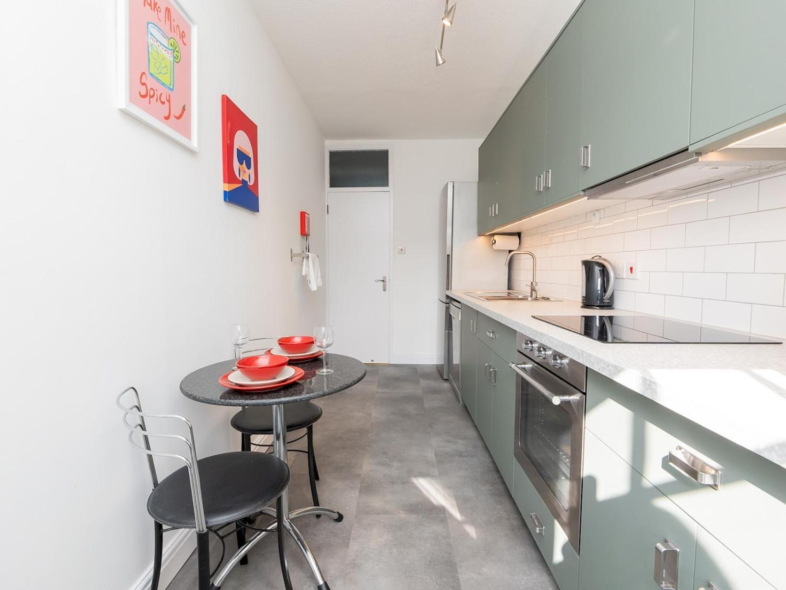 Pass The Keys Bright Modern One Bed - Centre * Bath