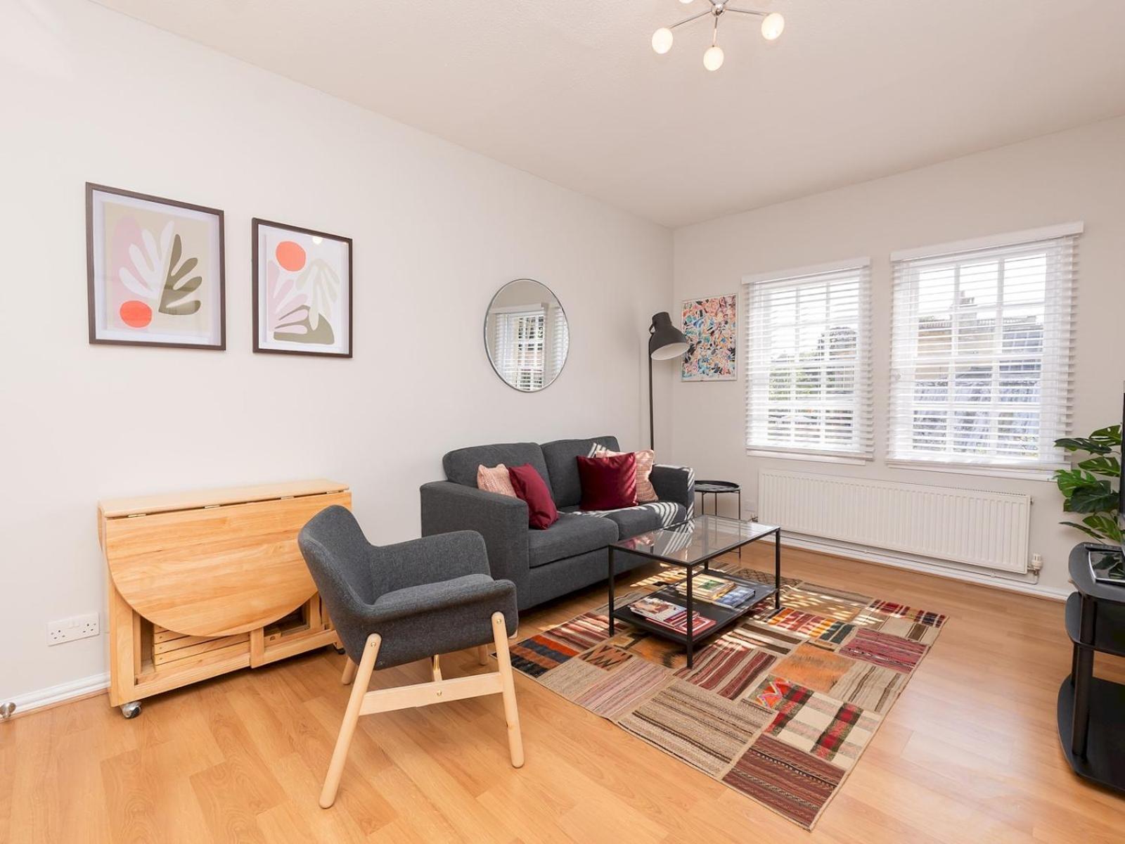 Pass The Keys Bright Modern One Bed - Centre Bath