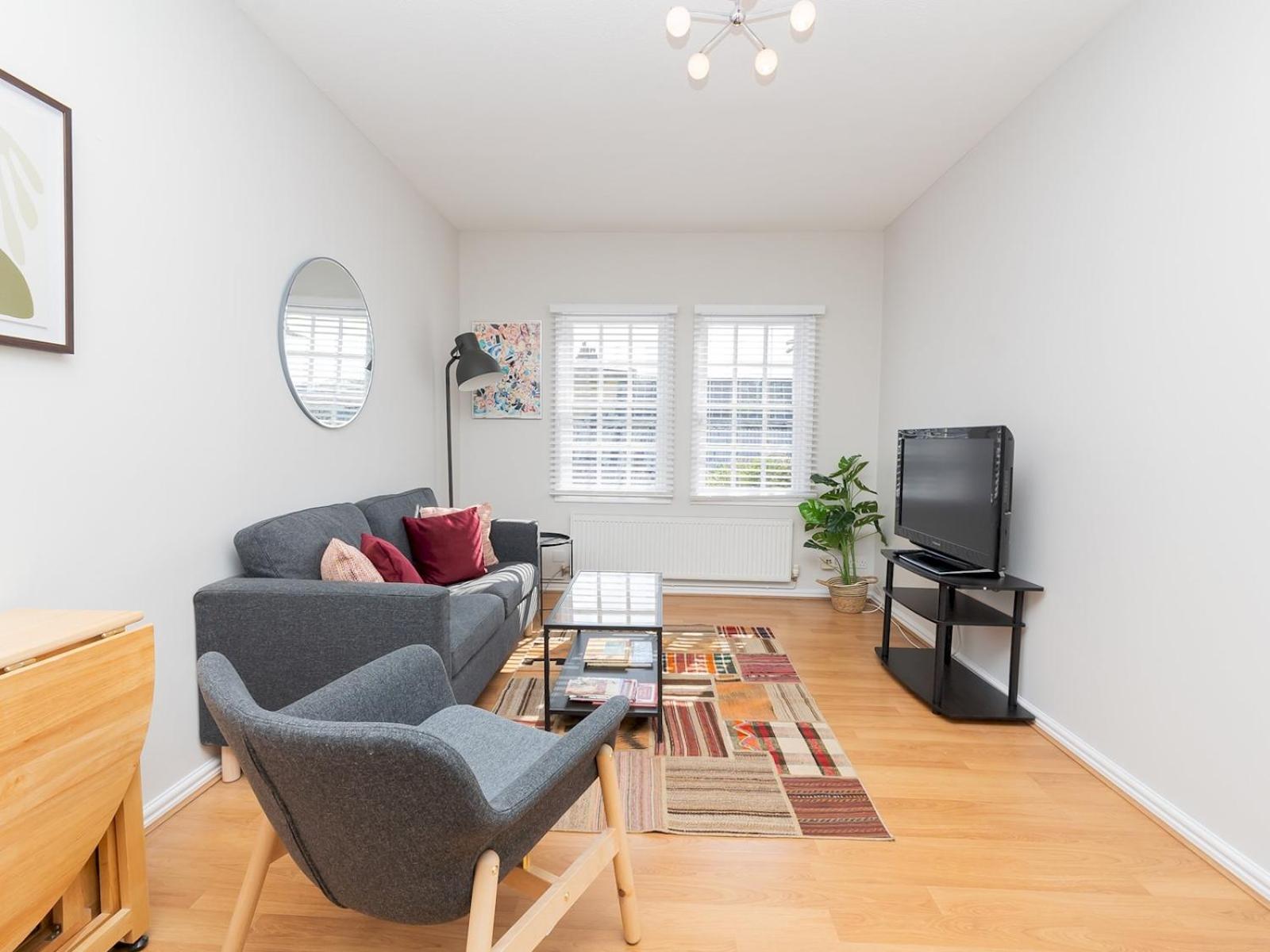 Pass The Keys Bright Modern One Bed - Centre Apartment Bath