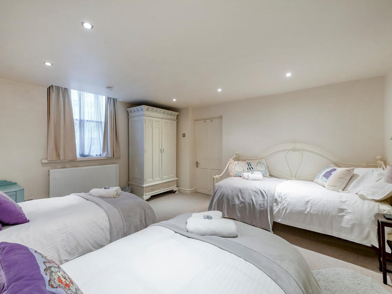 Holiday home Pass The Keys Luxury Centre House Bath